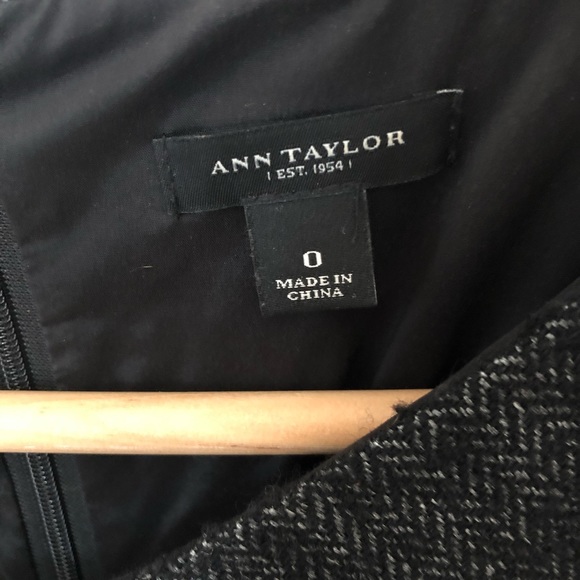 Ann Taylor sheath dress- size 0 - Picture 3 of 7